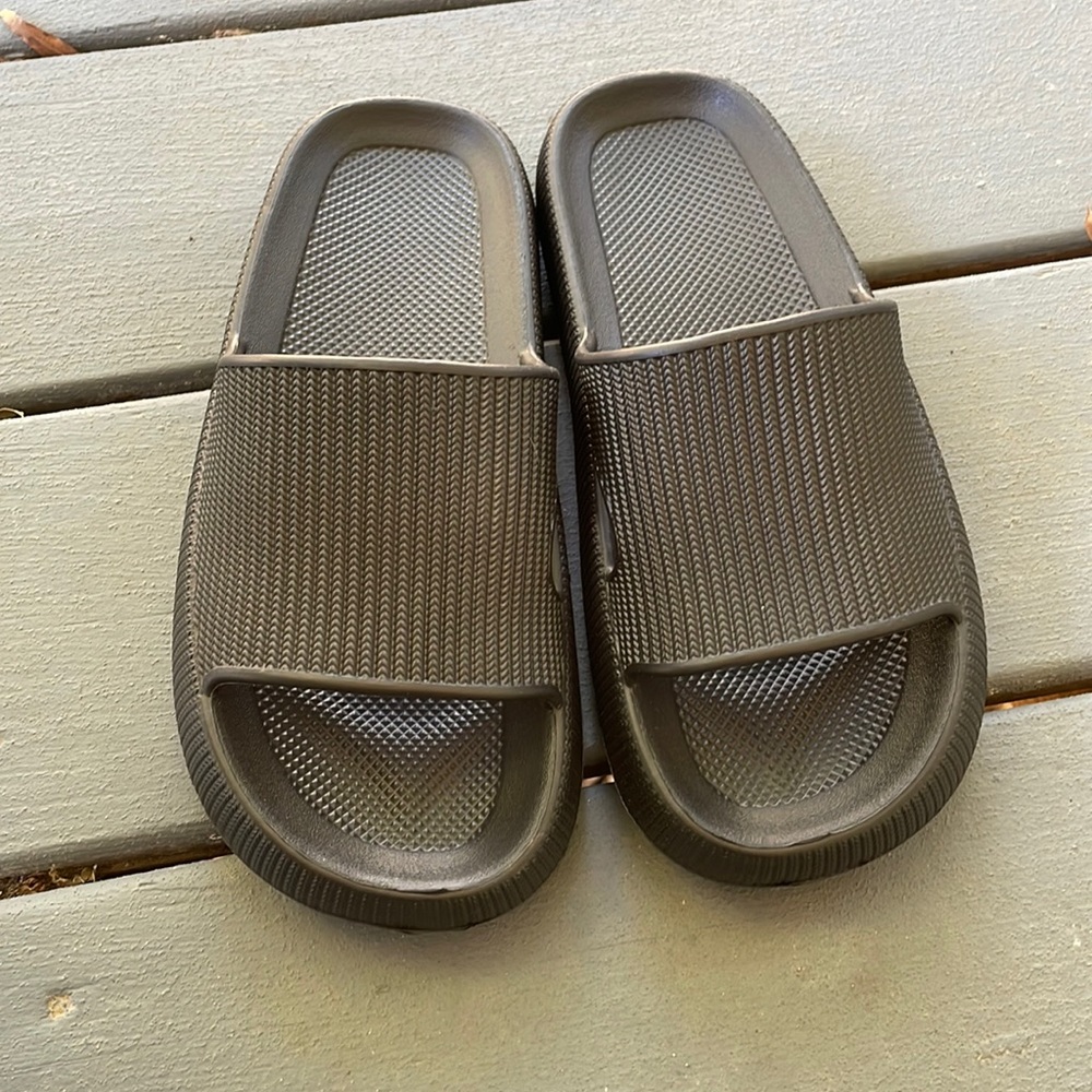 Pillow Slides women’s size 8 black